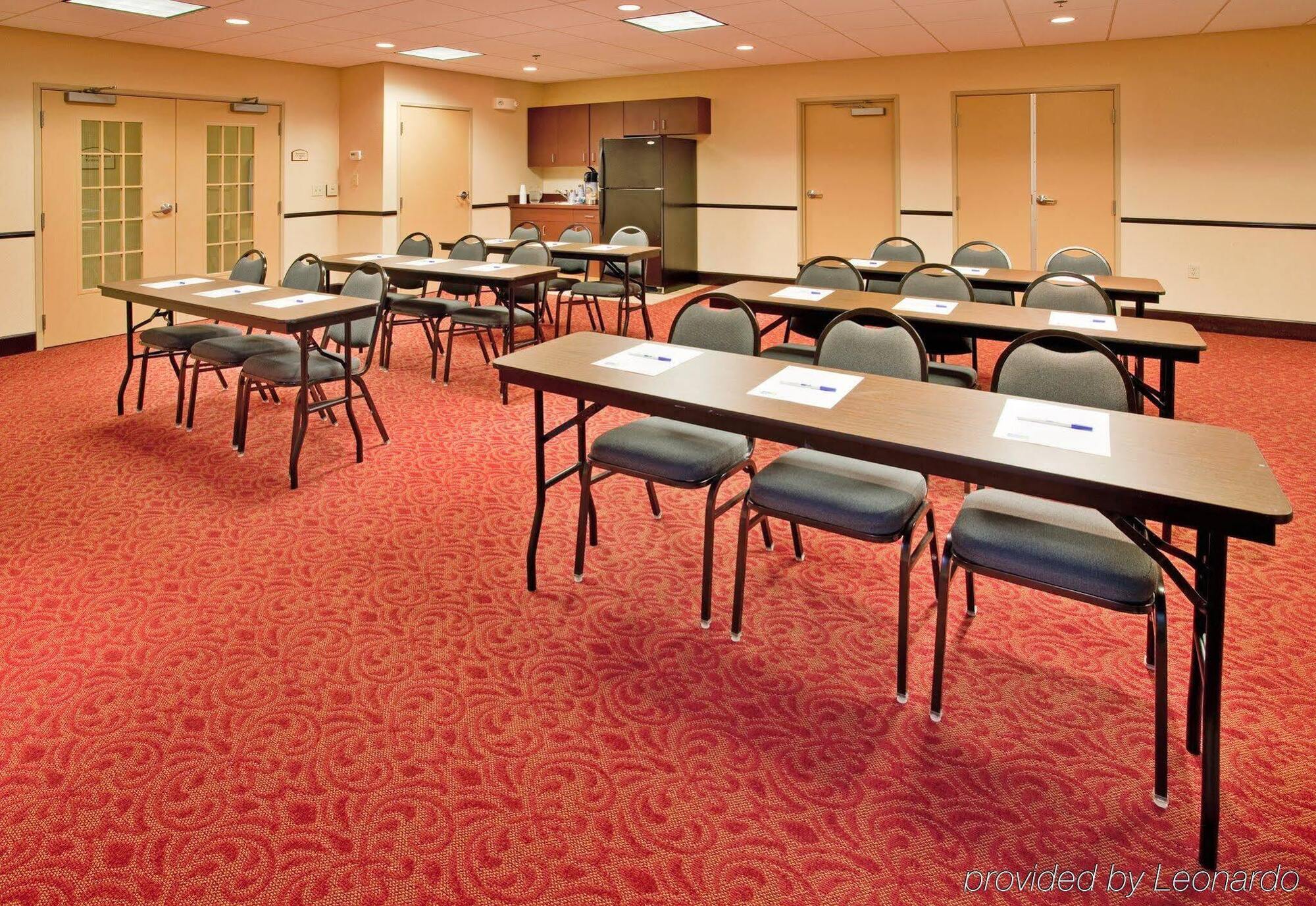 Holiday Inn Express & Suites East Wichita I-35 Andover By Ihg Eksteriør billede